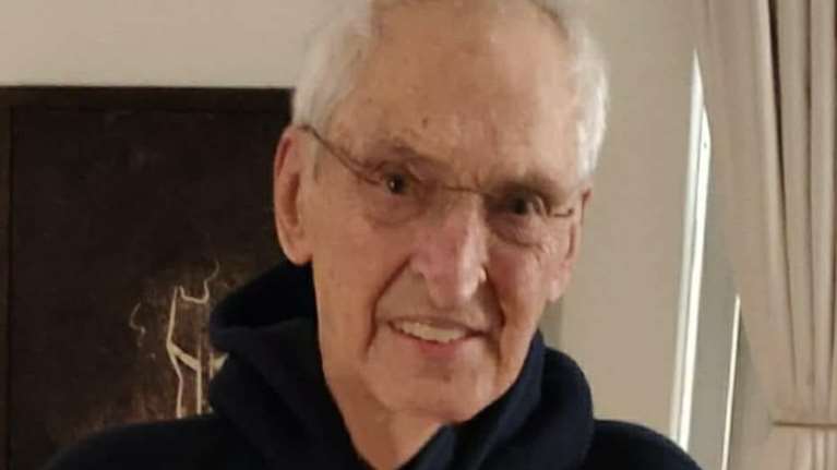 Ομοφοβικό παραλήρημα από τον ακαδημαϊκό Γιώργο Ρούση: "Αδελφές όλων των χωρών ενωθείτε..."