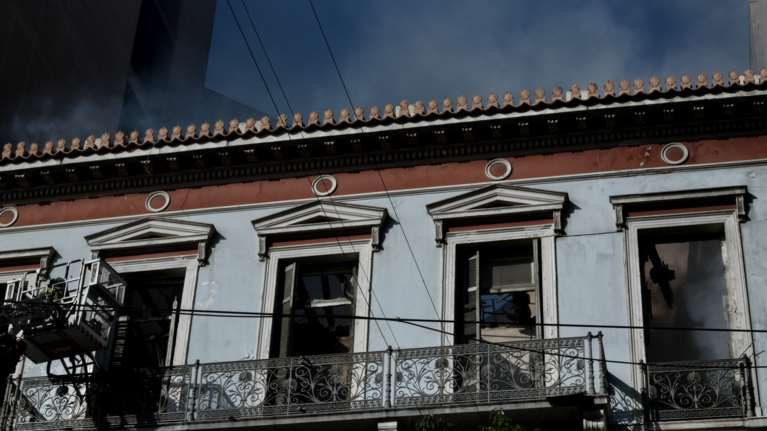 Νεκρός άνδρας από φωτιά σε διαμέρισμα στο Γκύζη
