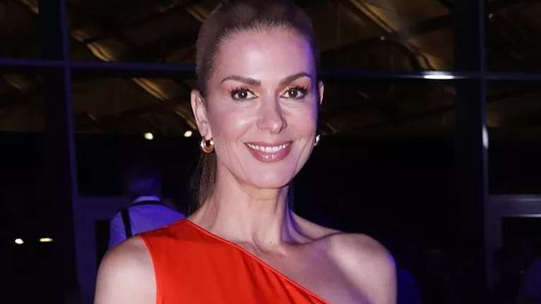 Η Τζίνα Αλιμόνου με το τέλειο &#39;70s καρέ: Η αλλαγή στην εμφάνισή της μετά από καιρό