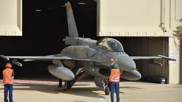 Το πρώτο ελληνικό F-16 Viper πέταξε για τις ΗΠΑ