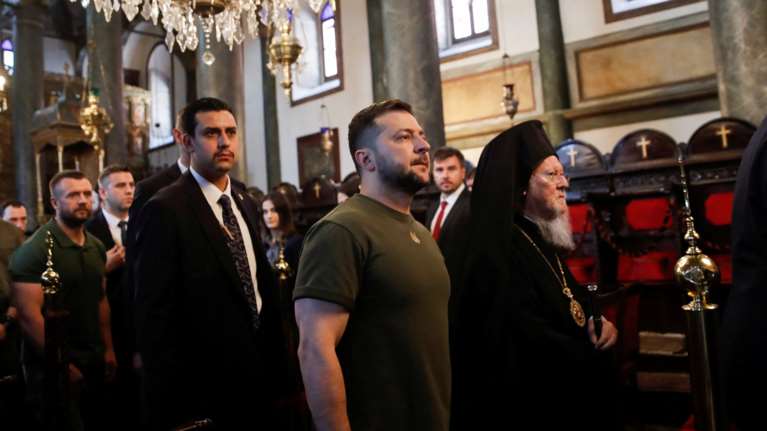 Μαζί με τον Οικουμενικό Πατριάρχη Βαρθολομαίο προσευχήθηκε ο Ζελένσκι