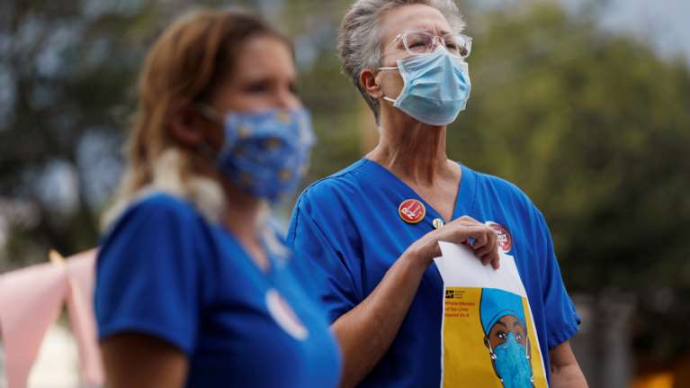 ΗΠΑ: Για δεύτερη μέρα με ρεκόρ κρουσμάτων - Άλλοι 974 ασθενείς υπέκυψαν