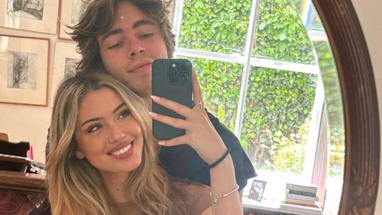 Φουλ ερωτευμένη η Δανάη Λιβιεράτου - Το τρυφερό φιλί στον σύντροφό της [εικόνες]