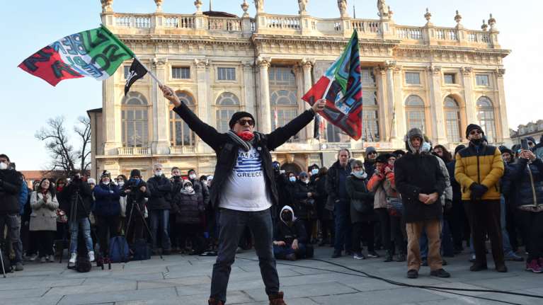 Ανοιξαν σήμερα τα σχολεία της Ιταλίας- Στα πόσα κρούσματα κορονοϊού κλείνουν τα τμήματα