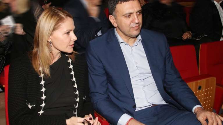 Τζένη Μπαλατσινού: Το υπέροχο δώρο του Βασίλη Κικίλια και η αντίδρασή της με μια κόκκινη καρδούλα