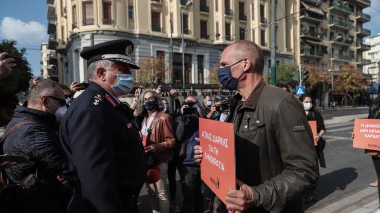 ΣτΕ: Νέο &quot;Όχι&quot; στον Βαρουφάκη για τις συναθροίσεις- Αναγκαία η απαγόρευση για λόγους προστασίας της υγείας