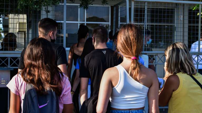 Υποχρεωτική χρήση μάσκας στις εξετάσεις - Τι αναφέρει το υπουργείο Παιδείας
