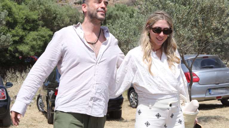 Ο Πάνος Μουζουράκης διέκοψε συναυλία για να τηλεφωνήσει στη σύζυγό του [βίντεο]