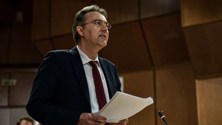 Δίκη Χρυσής Αυγής- Μύδροι του συνηγόρου Πολιτικής Αγωγής κατά της Εισαγγελέως: Υπερασπίζεται τους ναζί