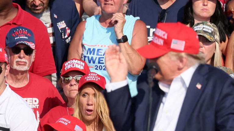 Απόπειρα δολοφονίας Τραμπ: Πήραν "φωτιά" οι θεωρίες συνωμοσίας - Σε χρόνο ρεκόρ γέμισαν fake news τα social media