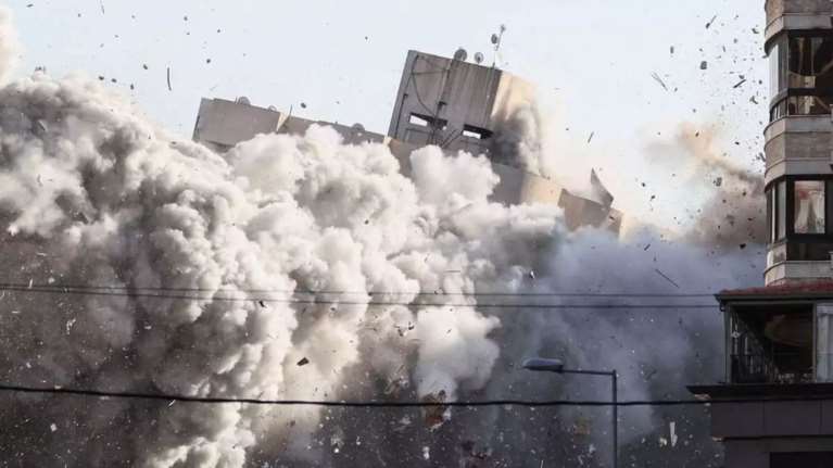 Το Ισραήλ σφυροκοπεί και πάλι τη Βηρυτό- Λίγες ώρες πριν ψηφίσει για εκεχειρία