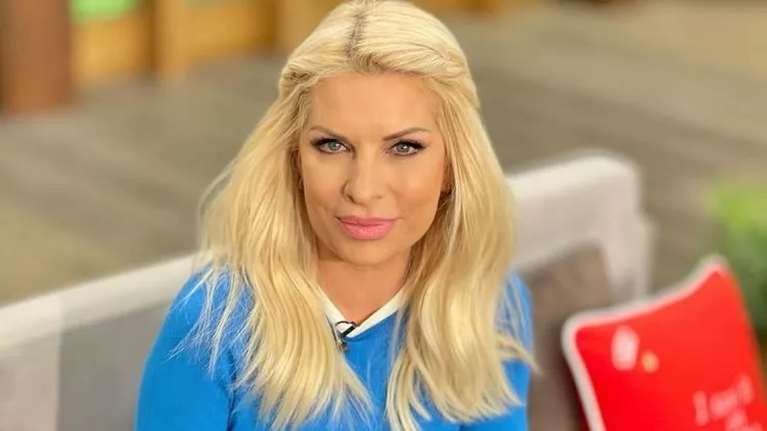 Η Ελένη Μενεγάκη με το κομμάτι από τη Stradivarius που θα πάρεις μαζί σου στις καλοκαιρινές σου διακοπές