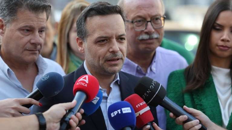 Ορκίζεται δήμαρχος Αθηναίων ο Χάρης Δούκας - Χωρίς τον Κασιδιάρη η ορκωμοσία του νέου δημοτικού συμβουλίου