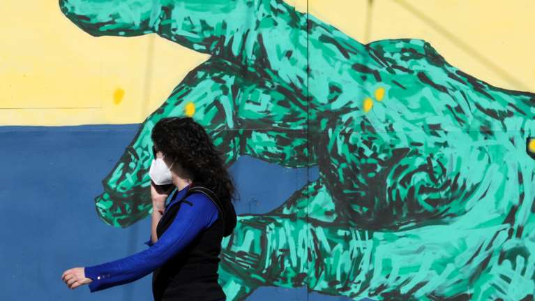 Κορονοϊός: Ο κίνδυνος θανάτου είναι τουλάχιστον τριπλάσιος σε σχέση με τη γρίπη