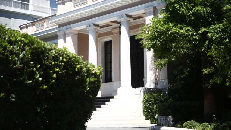 Μικροπολιτικός (Τα Νέα): Ηταν υπό παρακολούθηση τα τηλέφωνα της Ντόρας, του Κώστα και της Αλεξίας Μπακογιάννη;