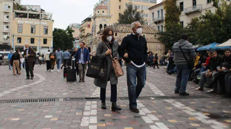 Κορονοϊός: 15.690 κρούσματα σήμερα, 64 θάνατοι και 356 διασωληνωμένοι - 362 οι επαναλοιμώξεις