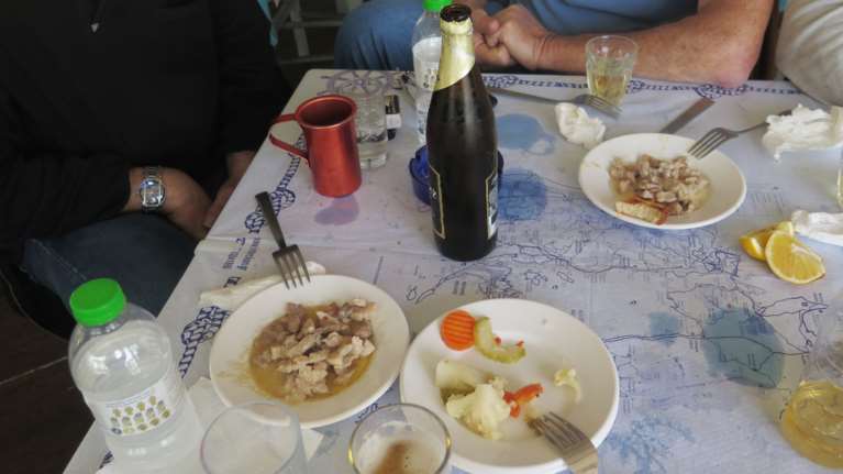 Εστιάτορας ...Μαγκάιβερ στο Αγρίνιο: Με ανοιχτό το ουζερί άκουγε τον ασύρματο της αστυνομίας