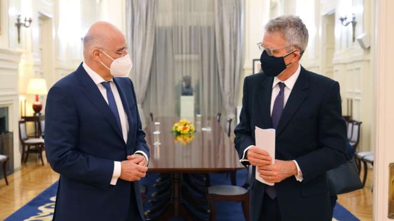 Τηλεφωνική επικοινωνία Δένδια - Πάϊατ για τις εξελίξεις στην περιοχή