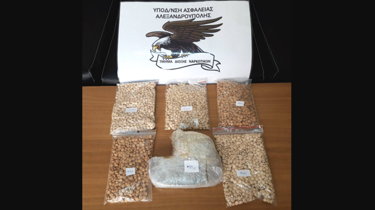 Σοκ: Σύροι μετέφεραν στην Ελλάδα 5.000 χάπια του &quot;ναρκωτικού των τζιχαντιστών&quot; και &quot;σοκολάτα&quot;