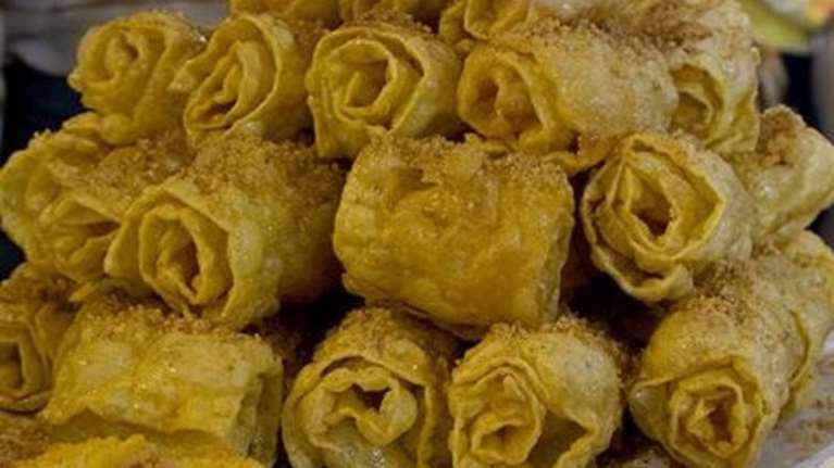 Μοναστηριακή συνταγή για εκπληκτικές δίπλες - Το απόλυτο γλυκό των Χριστουγέννων