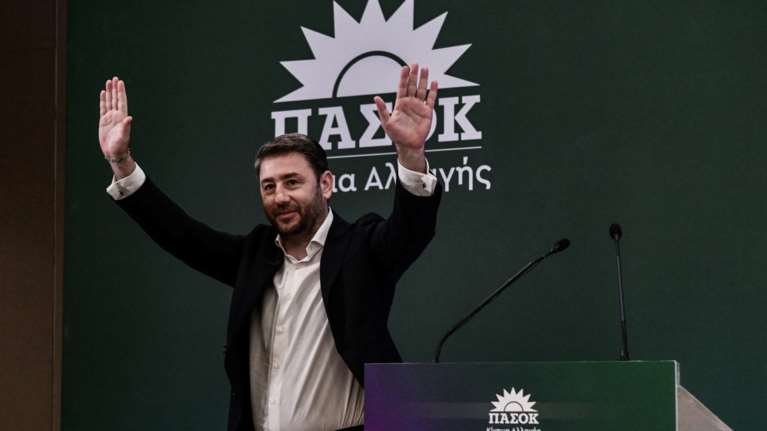 ΠΑΣΟΚ: Το άγνωστο παρασκήνιο του &quot;όχι&quot; Ανδρουλάκη στη Χριστοφιλοπούλου για την πρόταση Μητσοτάκη