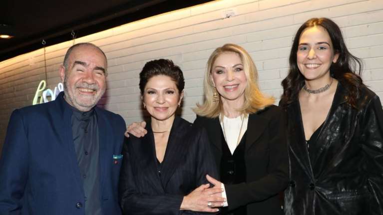 &quot;Απόρρητο&quot;: Η παράσταση στην οποία συμμετέχουν η Έλλη Στάη και ο Παύλος Τσίμας ταξιδεύει στη Θεσσαλονίκη