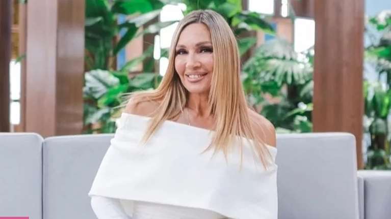 Η Δωροθέα και η Μίλα Ίβιτς σε βραδινή έξοδο με τη μαμά τους - Οι δίδυμες κόρες της Πετρουλάκη είναι κούκλες