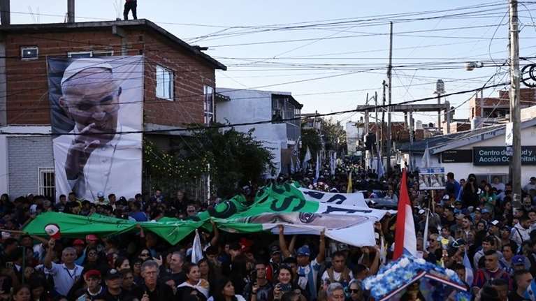 Το &quot;ύστατο χαίρε&quot; στον πάπα Φραγκίσκο στην Αργεντινή:  &quot;Θρηνούμε επειδή μας λείπει ήδη τόσο πολύ&quot;