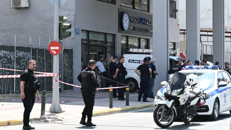 Μεγάλη επιχείρηση για τα "εγκλήματα δρόμου": Συνελήφθησαν 3 άτομα και εξιχνιάστηκαν 18 κλοπές, 2 ληστείες και 2 απάτες