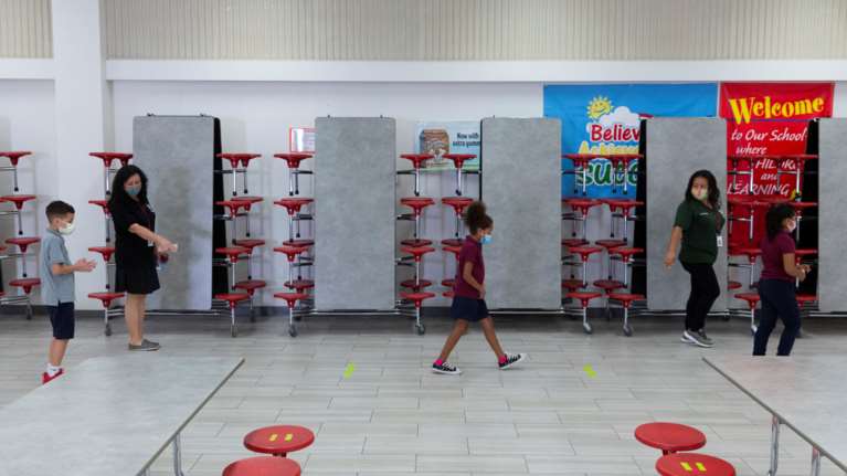 Κορονοϊός: Πως ανοίγουν τα σχολεία σε όλο τον κόσμο