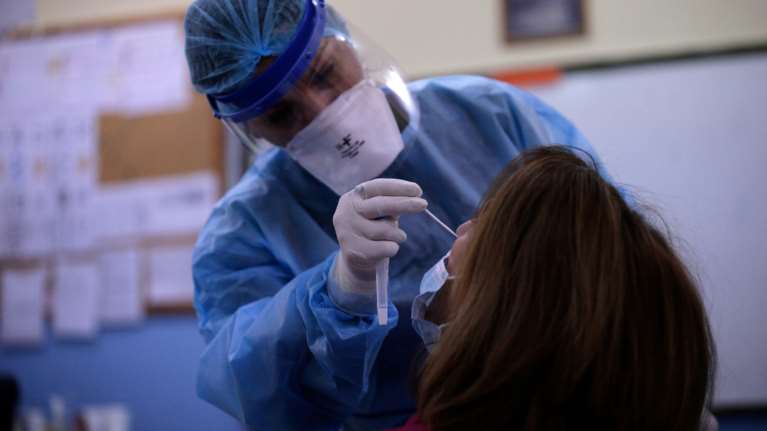 ΕΟΔΥ: Ολα τα σημεία για δωρεάν rapid test σήμερα, Δευτέρα