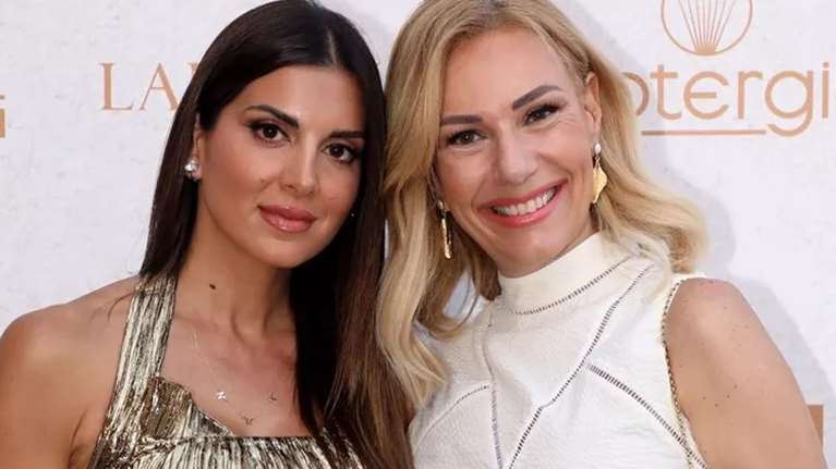 Τίνα Μεσσαροπούλου: Πώς έδωσε λάμψη στο τζιν παντελόνι της