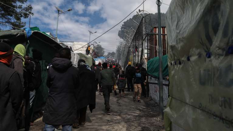 Τέλος η καραντίνα στη Μόρια - Μεταφέρθηκαν 152 πρόσφυγες και μετανάστες