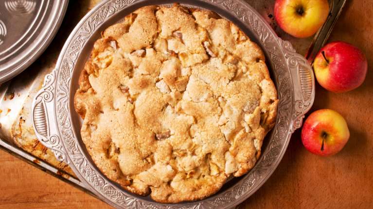 Ανάποδη μηλόπιτα χωρίς ζάχαρη: Το υπέροχο φθινοπωρινό γλυκό είναι και σούπερ υγιεινό