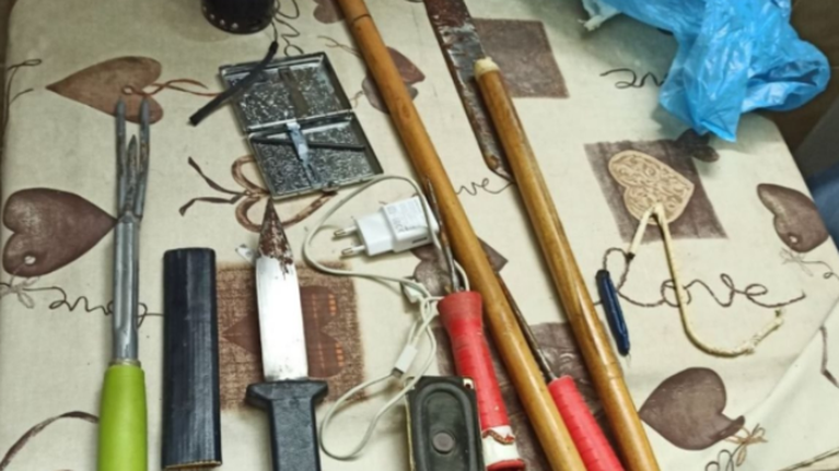 Φυλακές Κορυδαλλού: Μαχαίρια, σουβλιά και ναρκωτικά εντοπίστηκαν σε κελιά βαρυποινιτών [εικόνες]