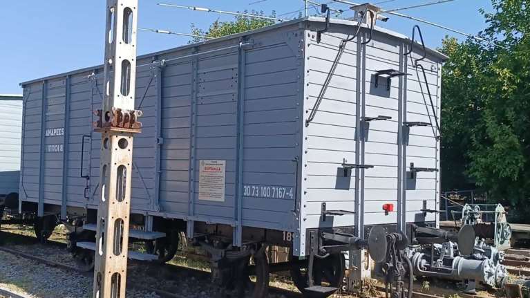 Τα βαγόνια που μετέφεραν τους Εβραίους της Θεσσαλονίκης στο Αουσβιτς, σε έκθεση στο Σιδηροδρομικό Μουσείο