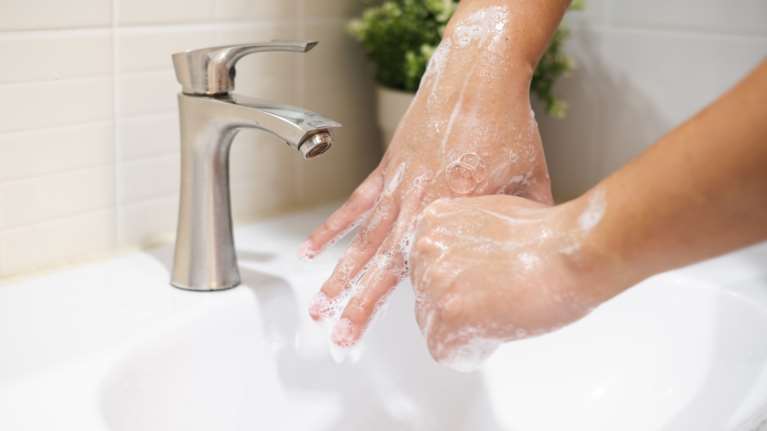 Kορονοϊός: 250% πάνω στις πωλήσεις στα σαπούνια - Οι κατηγορίες με αύξηση μεγαλύτερη του 100%