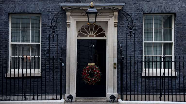 Η Ντάουνινγκ Στριτ καταγγέλλει τον &quot;εμπρηστικό λόγο&quot; του Μασκ στη διαδήλωση της ακροδεξιάς στο Λονδίνο: &quot;Απειλεί με βία&quot;