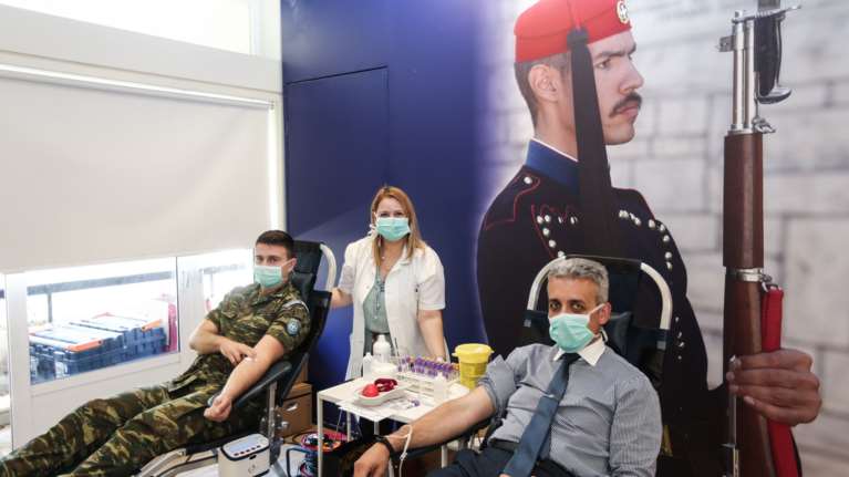 Μήνυμα Σακελλαροπούλου για την εθελοντική αιμοδοσία: Η φωτογραφία που ανέβασε στο Facebook