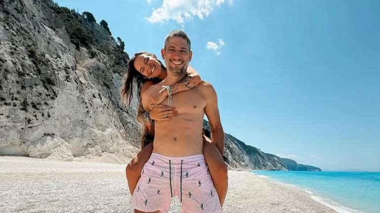 Στη θάλασσα με τα αγόρια της η Εριέττα Κούρκουλου - Λάτση