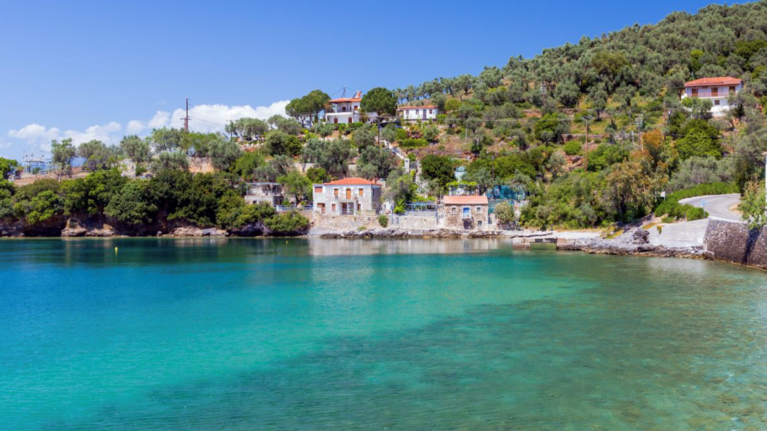 Το φανταστικό σπίτι με την απίθανη θέα του πατέρα του Μπόρις Τζόνσον, Στάνλεϊ , στο Πήλιο