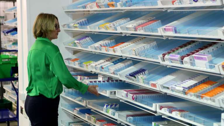 ΕΟΦ: Αναστολή άδειας σε δύο φαρμακαποθήκες που αρνήθηκαν τον έλεγχο