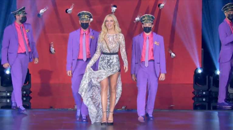 J2US | Η πρώτη εμφάνιση της Κατερίνας Καινούργιου στο backstage του show