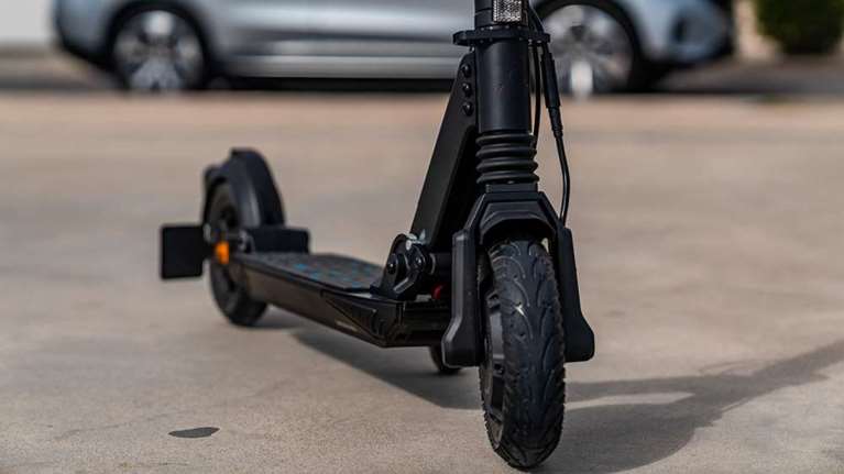 Το ηλεκτρικό πατίνι της Mercedes είναι καλύτερο από σκούτερ