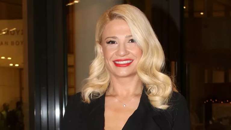 Η Φαίη Σκορδά έκανε πρεμιέρα: Το μίντι φόρεμα της από τη BSB που χρειάζεσαι αυτή τη σεζόν