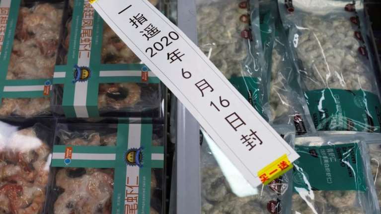 Νέο περιστατικό: Ίχνη κορονοϊού σε συσκευασίες γαρίδων στην Κίνα