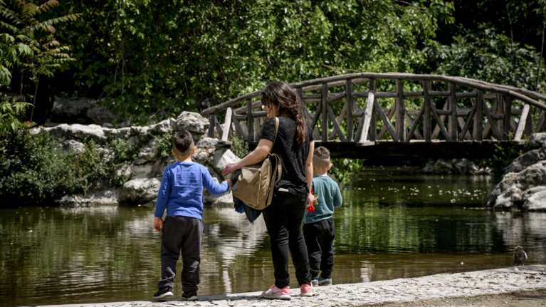 Καιρός: Ήλιος, ζέστη και για πρώτη φορά φέτος 30 βαθμοί Κελσίου