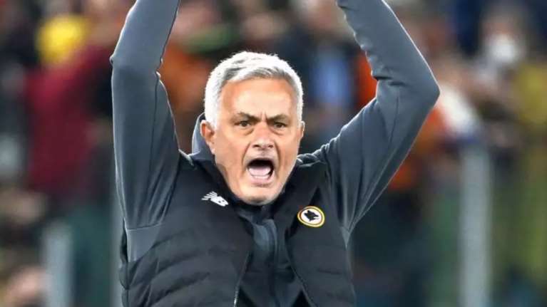 Μουρίνιο: "Πέρασαν γρήγορα αυτά τα 22 χρόνια, αλλά θέλω να συνεχίσω"