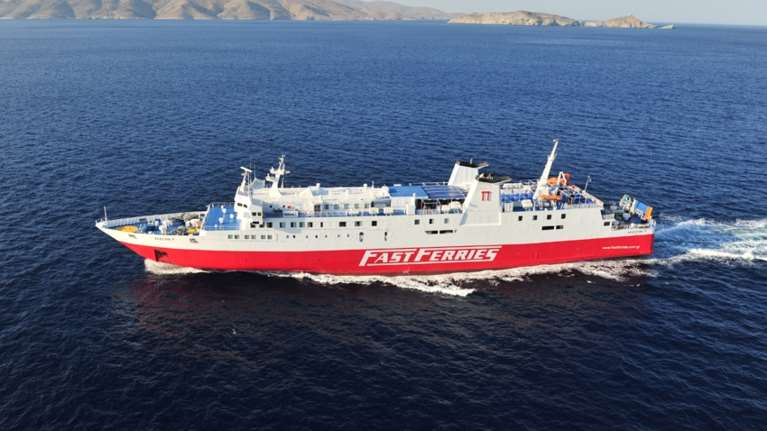 Μηχανική βλάβη στο Fast Ferries Andros - Ταλαιπωρία για 192 επιβάτες