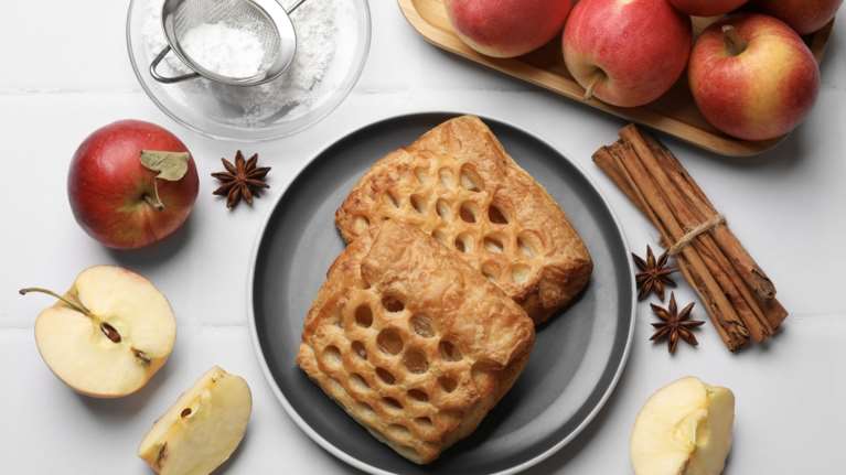 Τραγανή και πανεύκολη μηλόπιτα με φύλλο σφολιάτας - Μοσχοβολάει &quot;φθινόπωρο&quot;